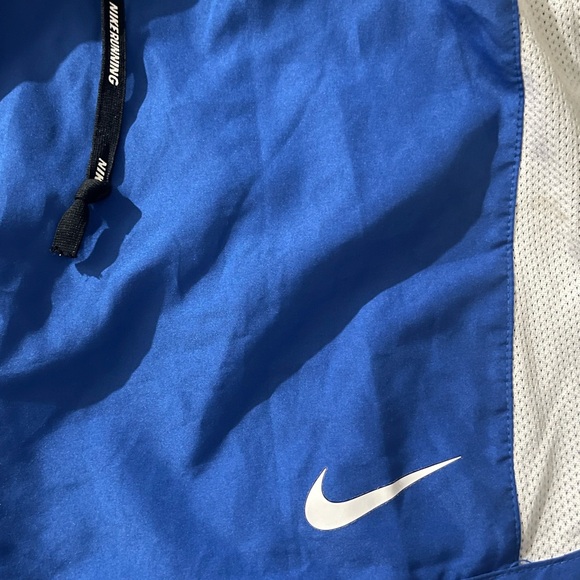 Nike Shorts - Picture 3 of 4